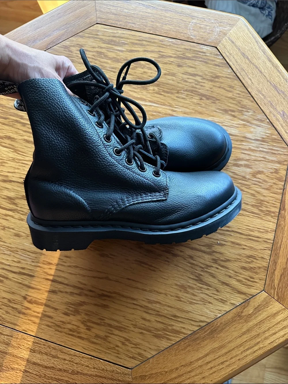 *DR. MARTENS* Men’s 1460 Pascal Virginia Leather Lace-Up Combat Boots Size 6